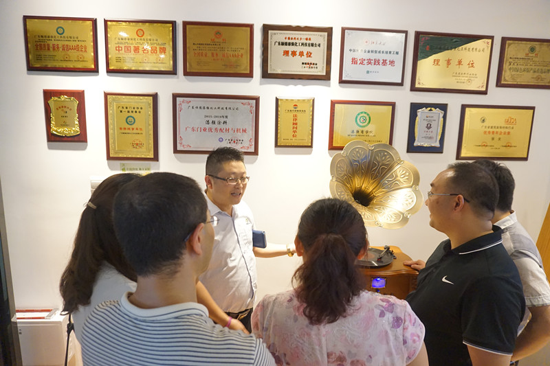 黄桃视频在线观看高清免费化工展厅荣誉墙