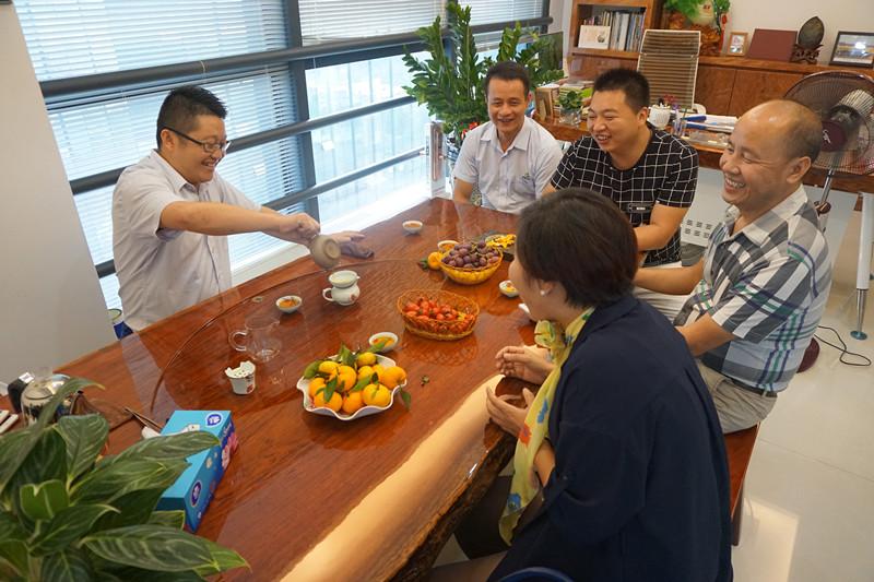 湖南商会黄桃视频APP在线看黄协会会长李祖成先生到访黄桃视频在线观看高清免费化工